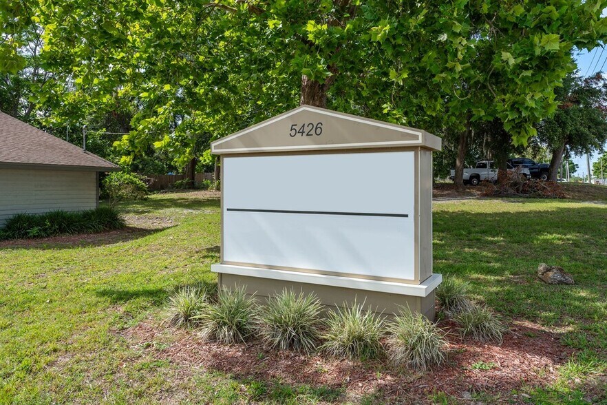 5426 Crafts St, New Port Richey, FL à louer - Photo de l’immeuble – Image 3 sur 7