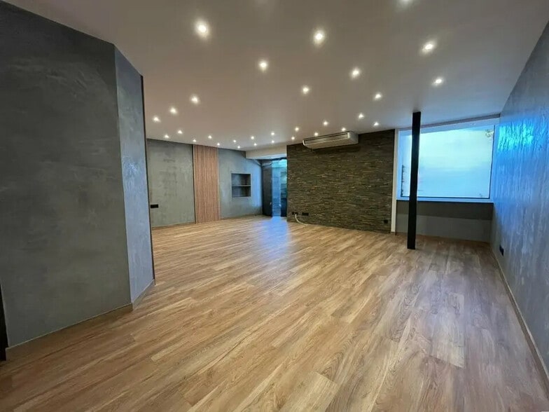 Local commercial dans Valbonne à louer - Photo de l’immeuble – Image 3 sur 4