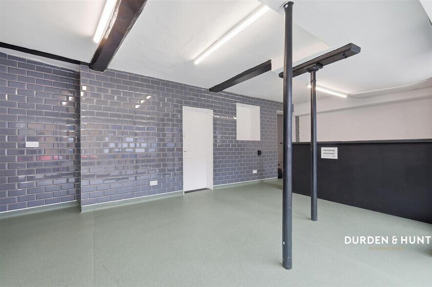 138 High St, Ongar à louer - Photo de l’immeuble – Image 3 sur 9