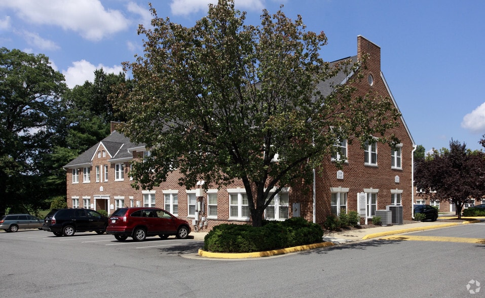 2106 Gallows Rd, Vienna, VA à louer - Photo principale – Image 1 sur 49