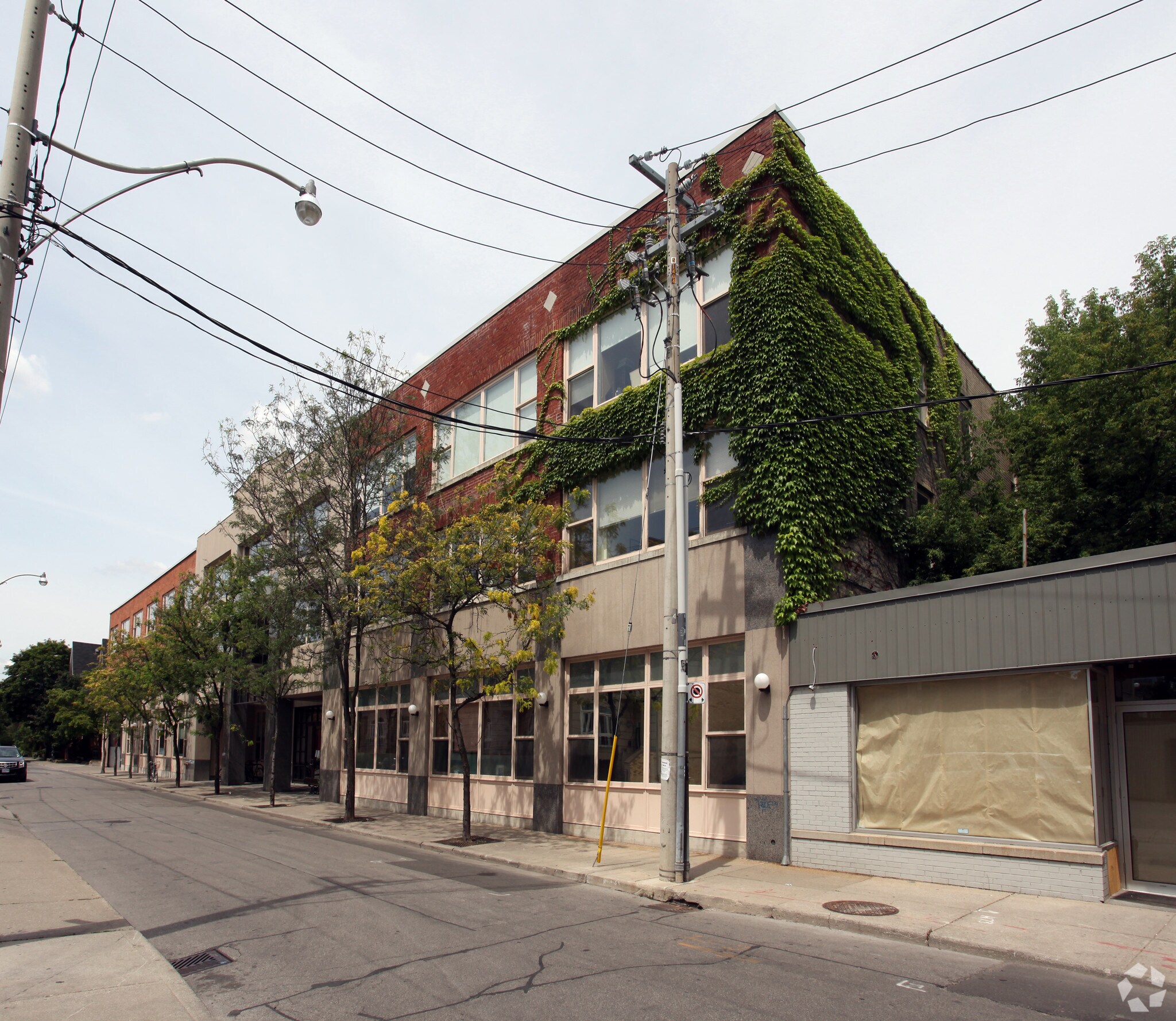 10 Alcorn Ave, Toronto, ON à louer Photo principale– Image 1 sur 5