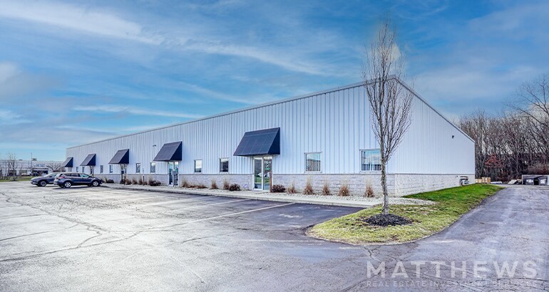 735 Cross Pointe Rd, Gahanna, OH à louer Photo de l’immeuble– Image 1 sur 4