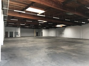 15401-15405 S San Pedro St, Gardena, CA à louer Photo intérieure– Image 2 sur 4