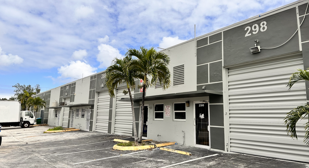 270 W 79th Pl, Hialeah, FL à louer - Photo de l’immeuble – Image 1 sur 8