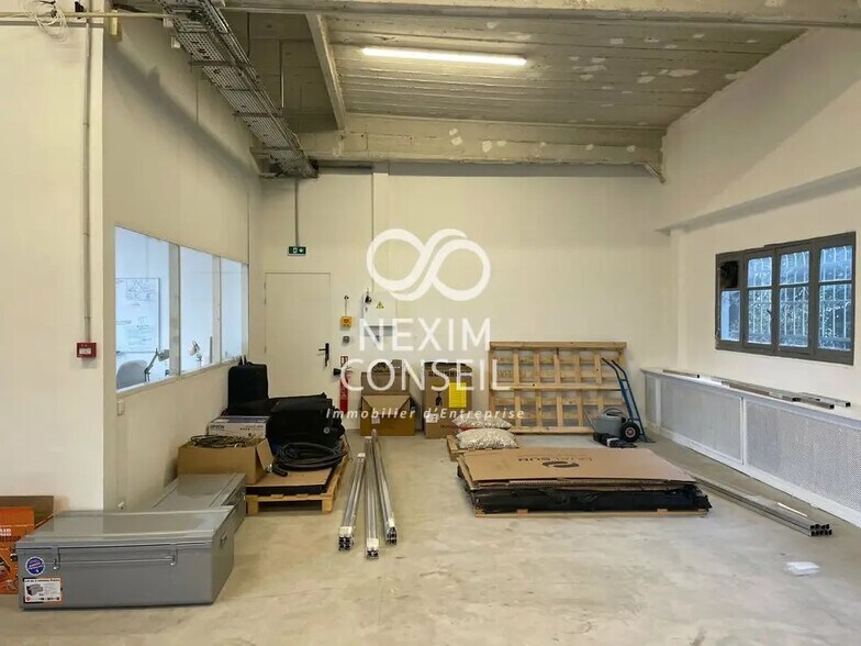 Local d’activités dans Saint-Denis à louer - Photo de l’immeuble – Image 2 sur 4