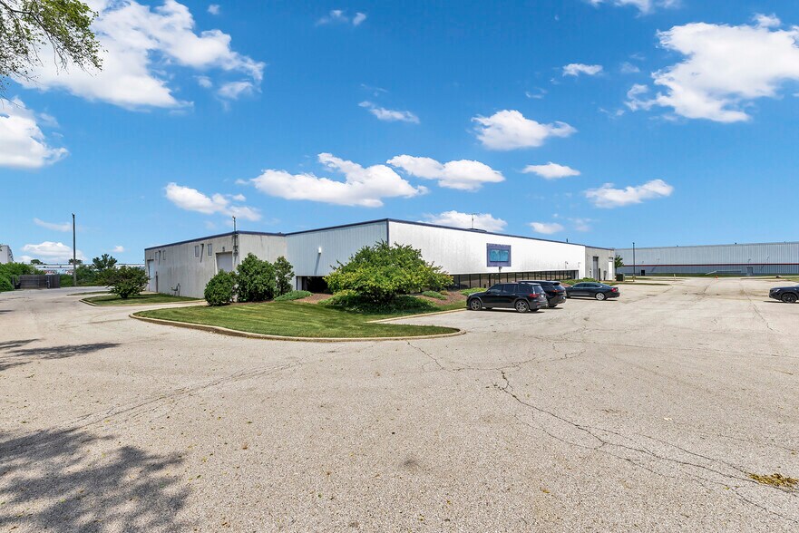 1200 E Devon Ave, Elk Grove Village, IL à louer - Photo de l’immeuble – Image 1 sur 7