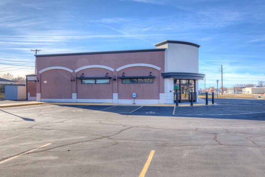 302 S Lewis Ave, Tulsa, OK à louer - Photo de l’immeuble – Image 3 sur 5