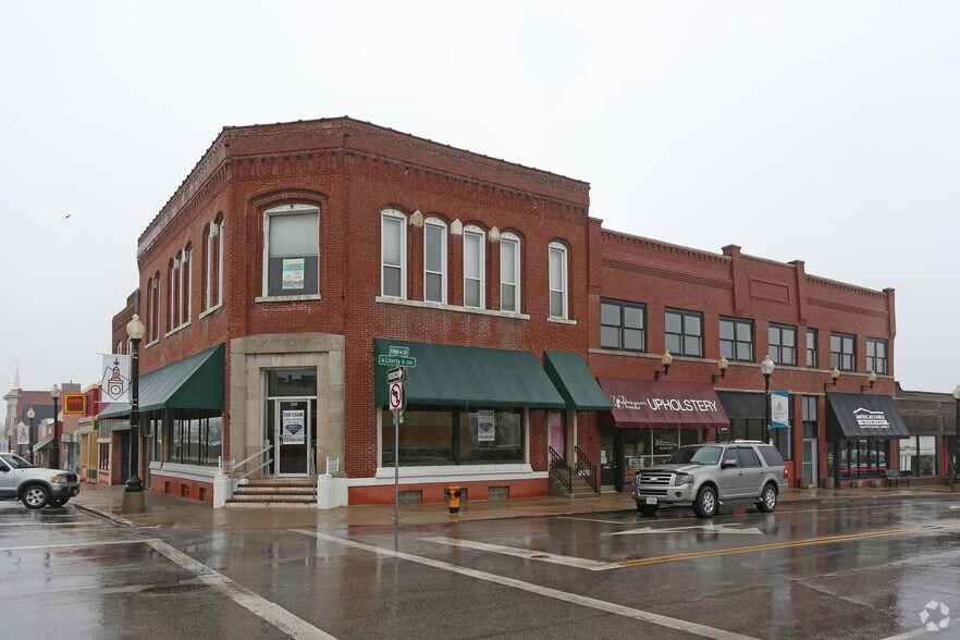 204 W Maple Ave, Independence, MO à louer - Photo de l’immeuble – Image 2 sur 4