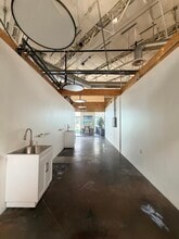 3303-3323 Hyland Ave, Costa Mesa, CA à louer Photo intérieure– Image 2 sur 3