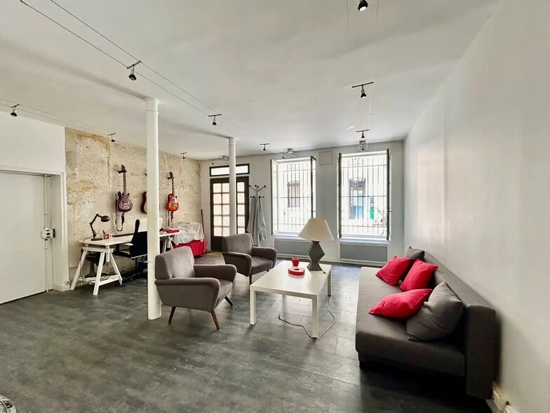 24 Rue Pierre Sémard, Paris à louer - Photo intérieure – Image 1 sur 2