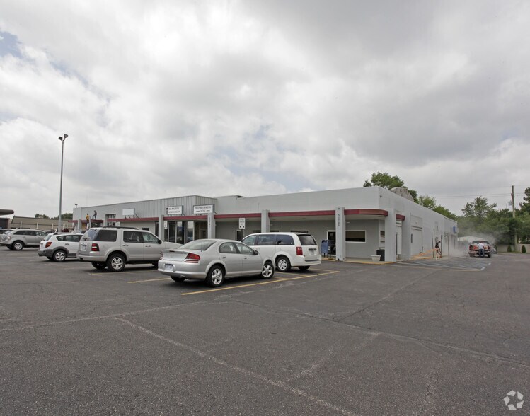 30773-30785 Stephenson Hwy, Madison Heights, MI à vendre - Photo principale – Image 1 sur 8