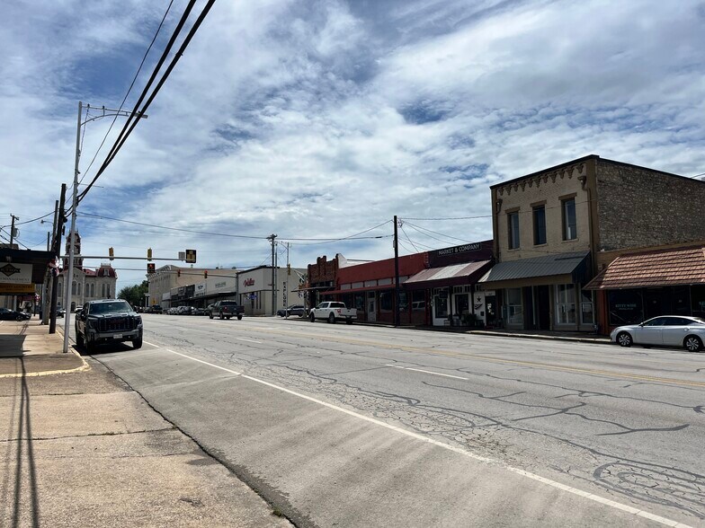 209 N Main St, Weatherford, TX à vendre - Photo de l’immeuble – Image 2 sur 9
