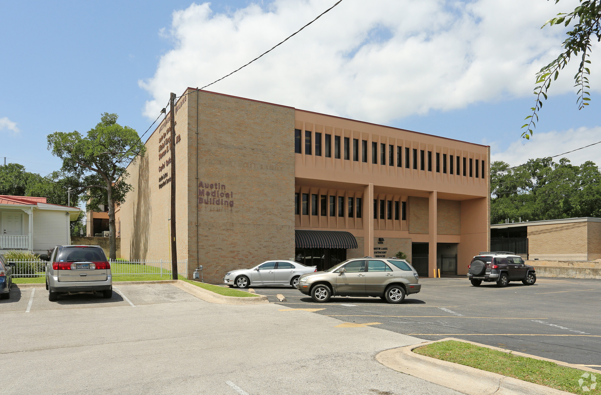 1009 40th St E, Austin, TX à louer Photo de l’immeuble– Image 1 sur 4