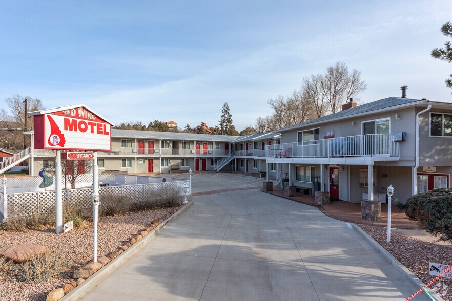 56 El Paso Blvd, Manitou Springs, CO à vendre - Photo principale – Image 1 sur 46