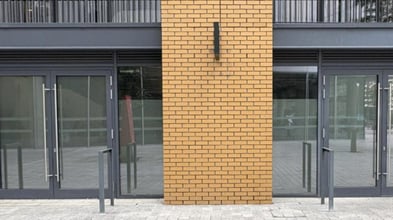 Orchard Pl, Londres à louer Photo de l’immeuble– Image 1 sur 1