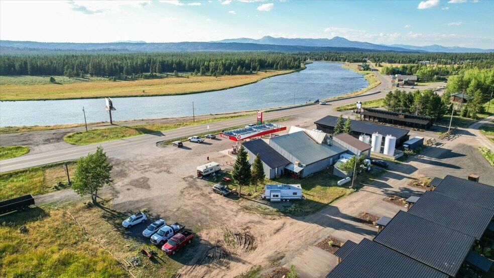 3370 Highway 20, Island Park, ID à vendre - Photo de l’immeuble – Image 2 sur 26