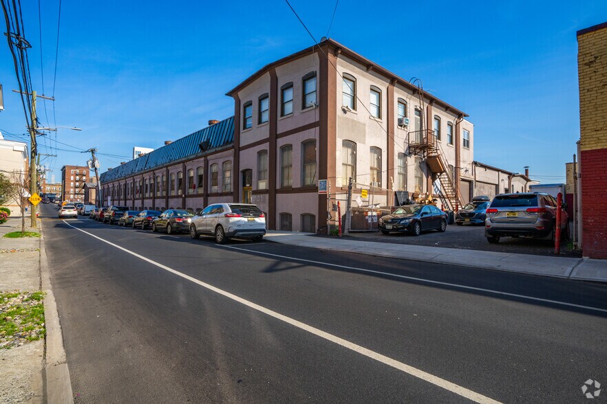 567 52nd St, West New York, NJ à louer - Photo de l’immeuble – Image 3 sur 14