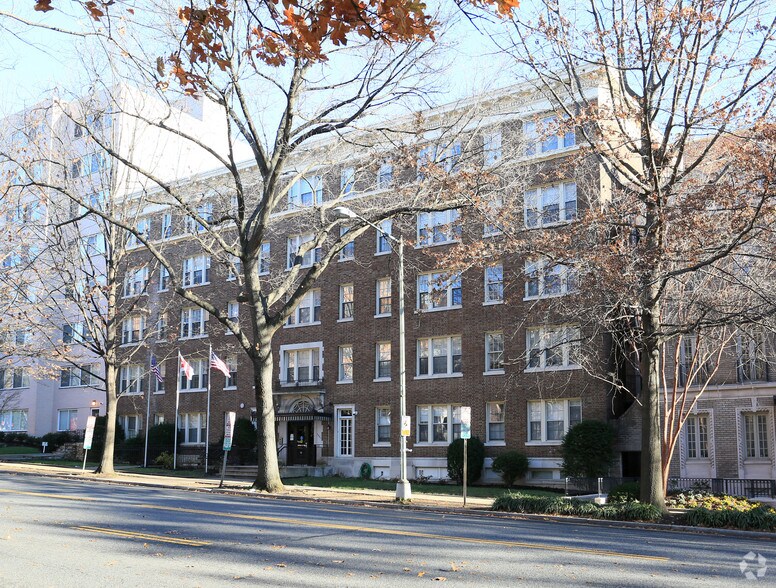 2807 Connecticut Ave NW, Washington, DC à vendre - Photo principale – Image 1 sur 5