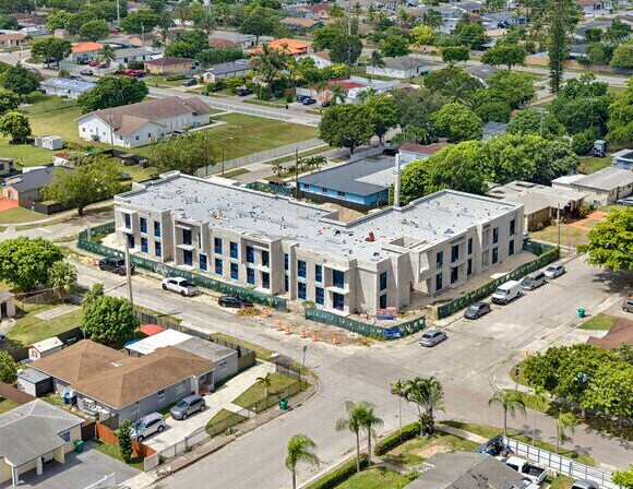 10500 SW 172nd St, Miami, FL à vendre - Photo de l’immeuble – Image 3 sur 13