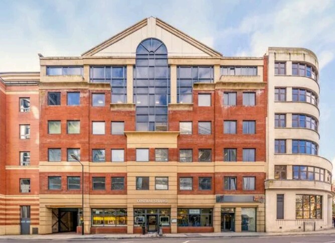 Queen Charlotte St, Bristol à louer Photo principale– Image 1 sur 2