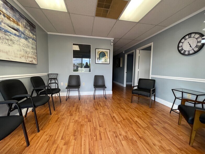 4917 Ehrlich Rd, Tampa, FL à louer - Photo de l’immeuble – Image 3 sur 6