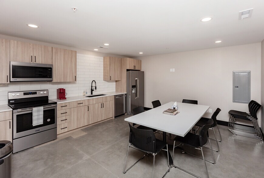 7640 SW 22nd St, Des Moines, IA à vendre - Photo de l’immeuble – Image 2 sur 13