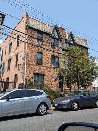 Plus de détails pour 10815-10817 91st Ave, Richmond Hill, NY - Logement à vendre