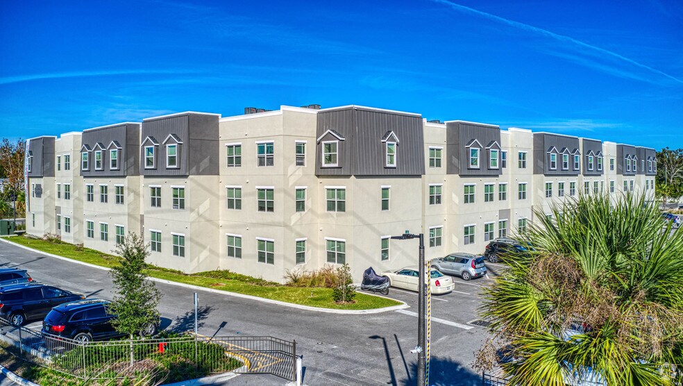 2121 McCoy Rd, Orlando, FL à vendre - Photo principale – Image 1 sur 22