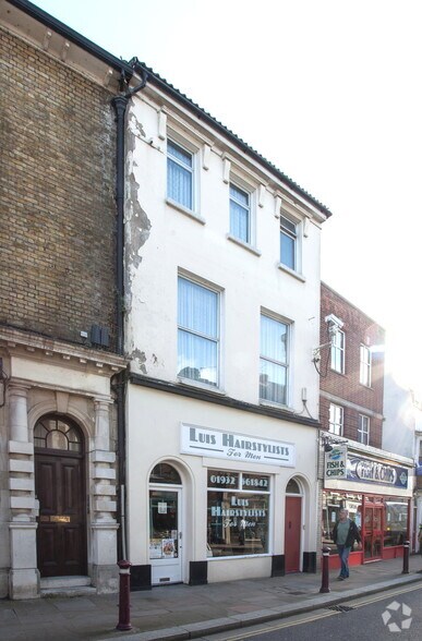 112 Guildford St, Chertsey à vendre - Photo de l’immeuble – Image 2 sur 2