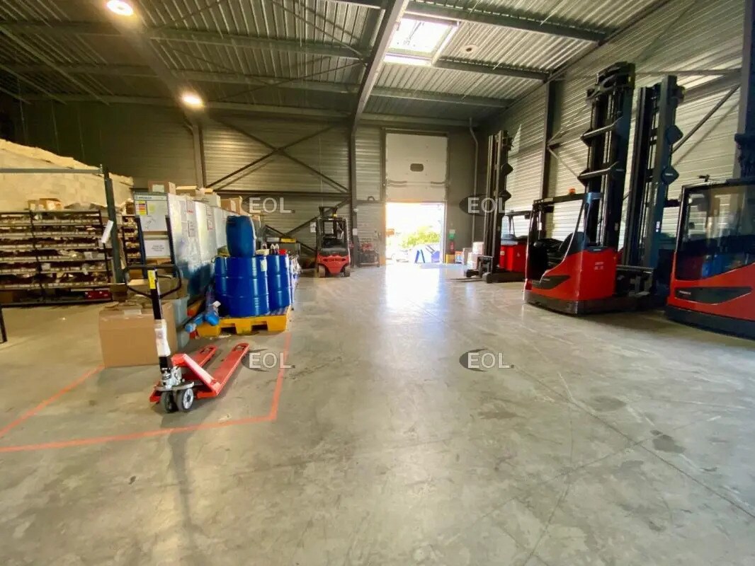 Local d’activités dans Saint-Martin-de-Crau à louer Photo de l’immeuble– Image 1 sur 4