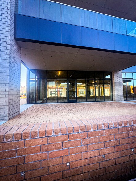 424 NW 10th St, Oklahoma City, OK à louer - Photo de l’immeuble – Image 3 sur 8