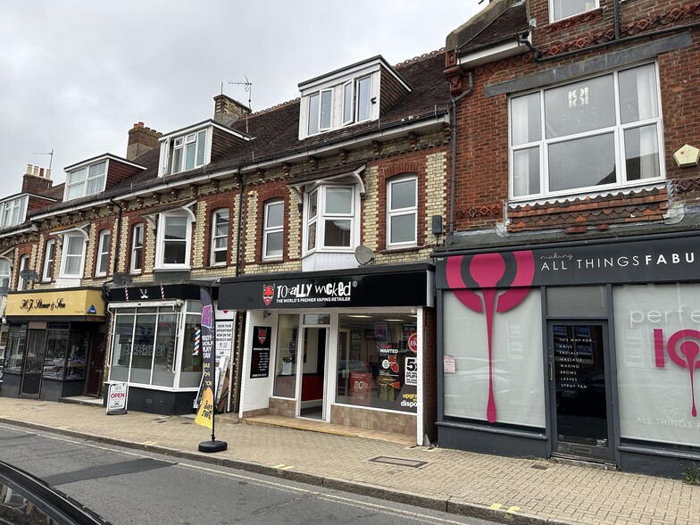 8 Church Rd, Burgess Hill à vendre - Photo principale – Image 1 sur 12