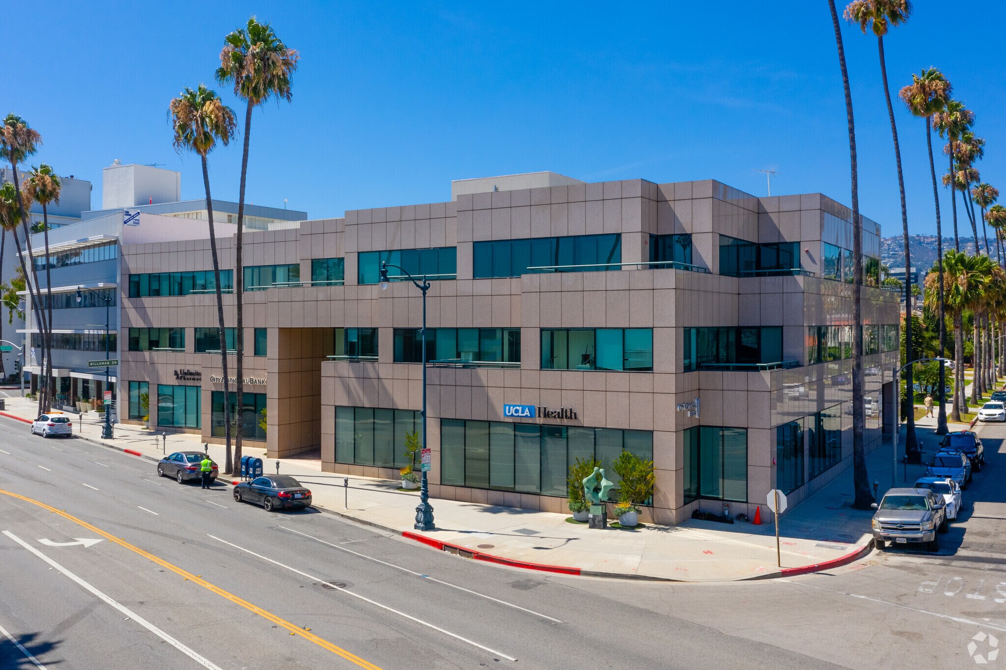 8641 Wilshire Blvd, Beverly Hills, CA à louer Photo principale– Image 1 sur 6