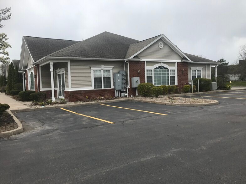 1110 Crosspointe Ln, Webster, NY à louer - Photo de l’immeuble – Image 2 sur 9