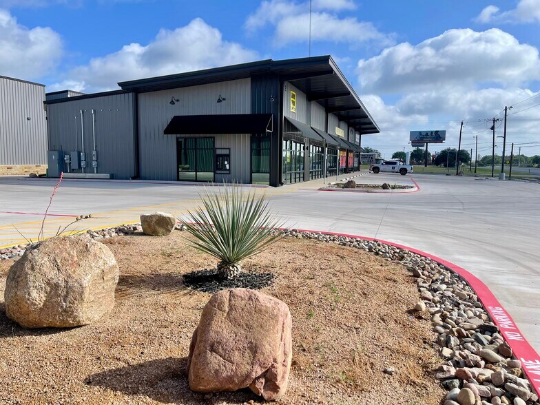 397 N Ridge Rd, Marble Falls, TX à vendre - Photo de l’immeuble – Image 2 sur 3