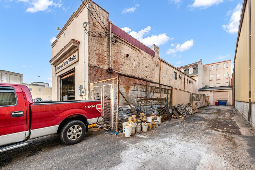 205 E Lafayette St, Norristown, PA à vendre - Photo de l’immeuble – Image 2 sur 18