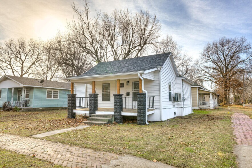 102 S Walnut St, Pittsburg, KS à vendre - Photo principale – Image 1 sur 8