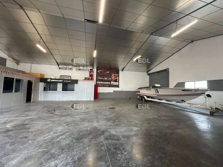 Local d’activités dans Ensuès-la-Redonne à louer - Photo de l’immeuble – Image 3 sur 5