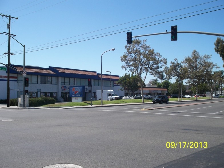900-908 E 1st St, Santa Ana, CA à vendre - Photo de l’immeuble – Image 2 sur 13