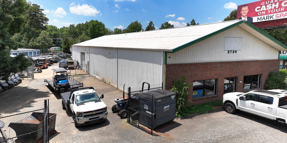 5709 Brookshire Blvd, Charlotte, NC à louer - Photo intérieure – Image 3 sur 4