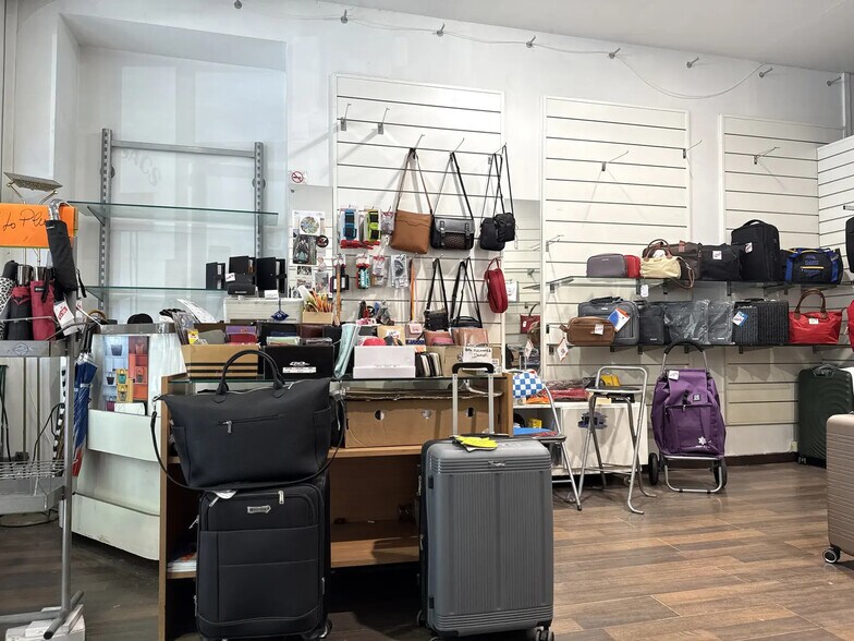 Local commercial dans Paris à louer - Photo de l’immeuble – Image 3 sur 5