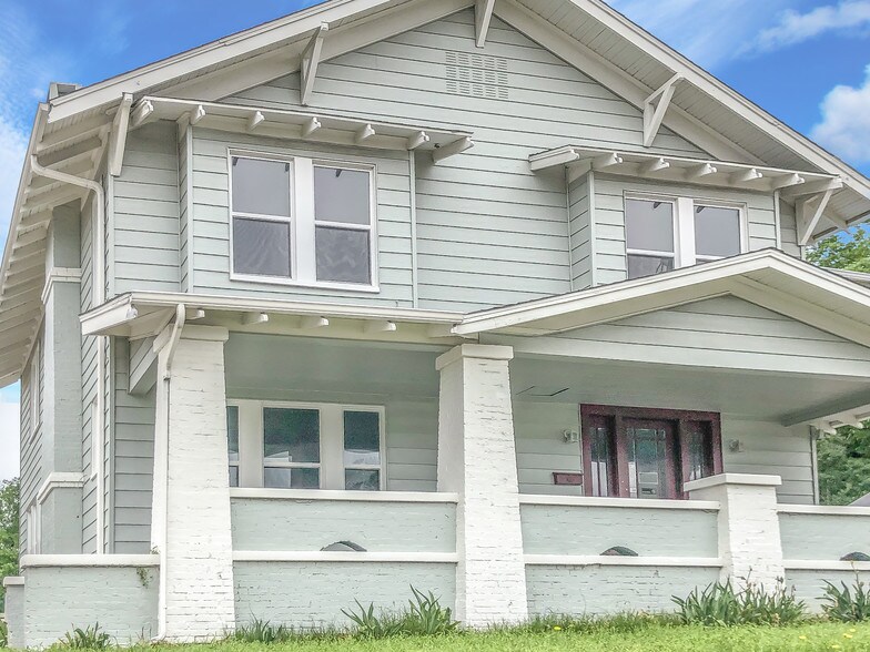 209 E University Dr, Denton, TX à louer - Photo de l’immeuble – Image 2 sur 19