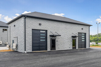 240 Hub Circle, Cookeville, TN à louer Photo de l’immeuble– Image 1 sur 6