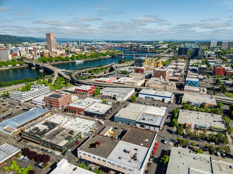 217 SE Taylor St, Portland, OR à vendre - Photo de l’immeuble – Image 2 sur 11