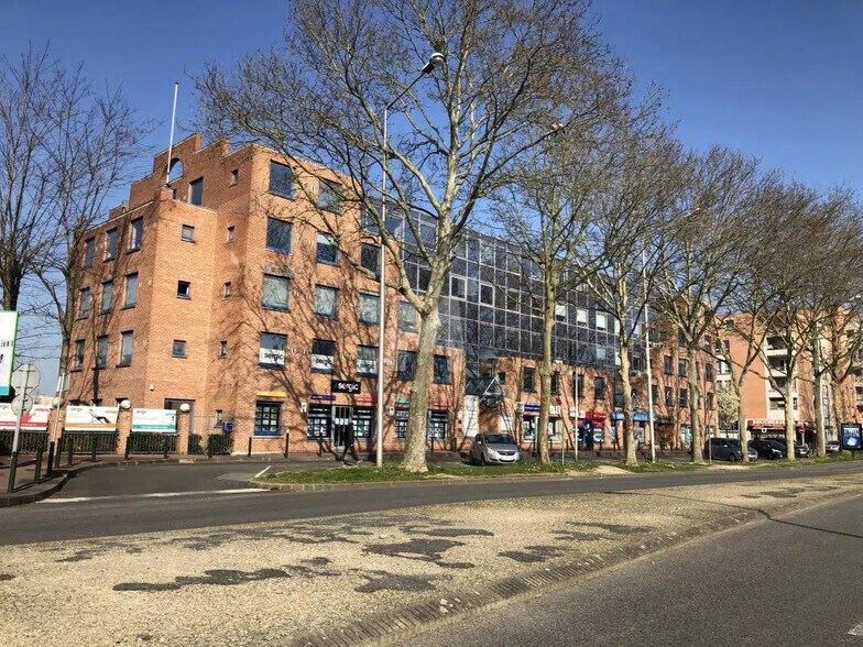 Bureau dans Évry-Courcouronnes à louer - Photo de l’immeuble – Image 1 sur 6