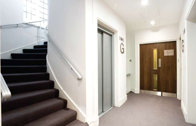 19 Berkeley St, Londres à louer - Photo intérieure – Image 2 sur 9