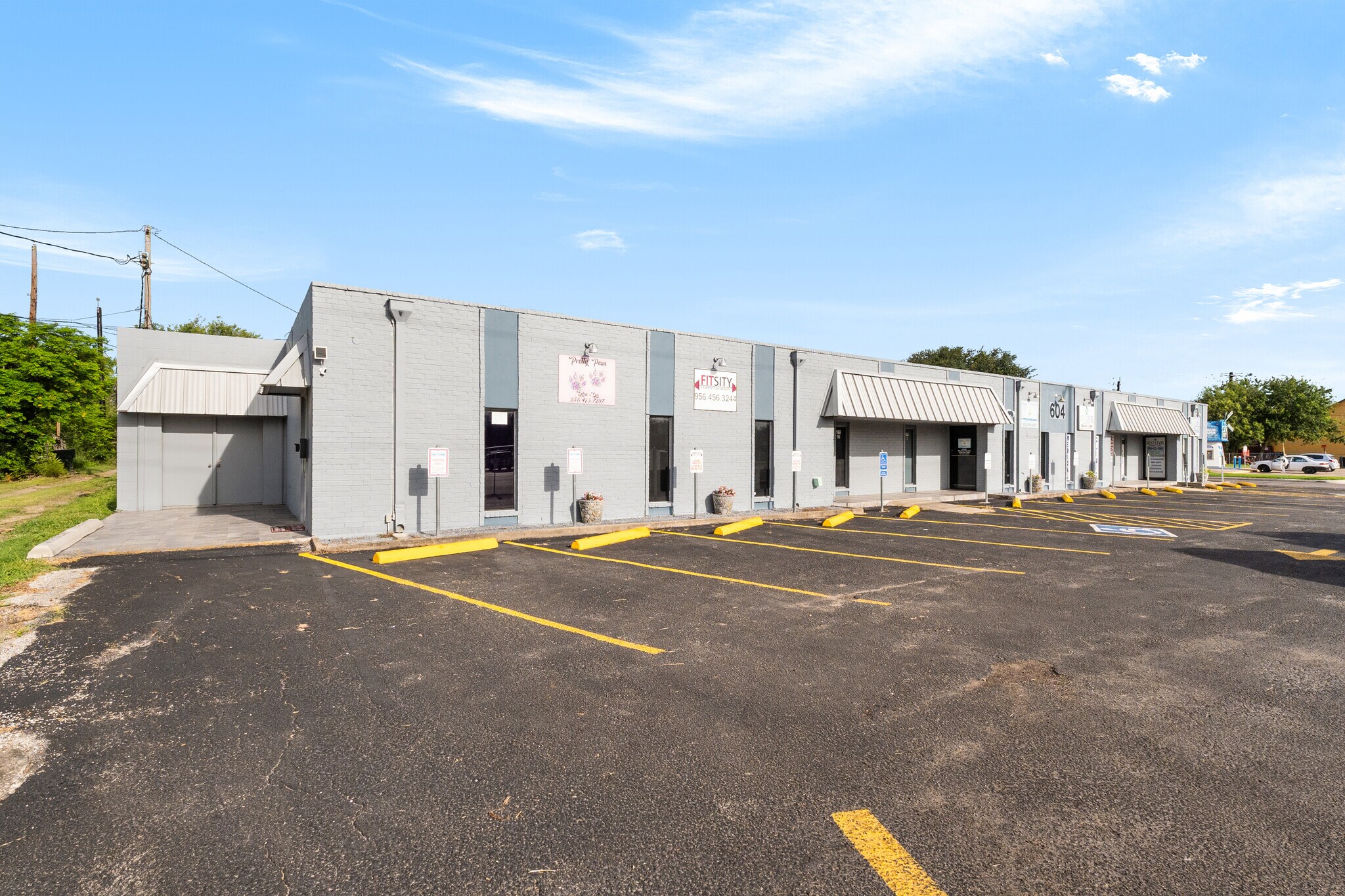 604 S 77 Sunshine Strip, Harlingen, TX à vendre Photo de l’immeuble– Image 1 sur 34