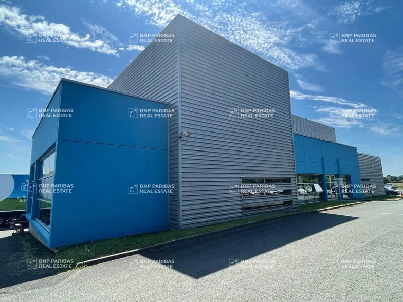 Local d'activités dans Montaigu-Vendée à vendre - Photo de l’immeuble – Image 3 sur 9