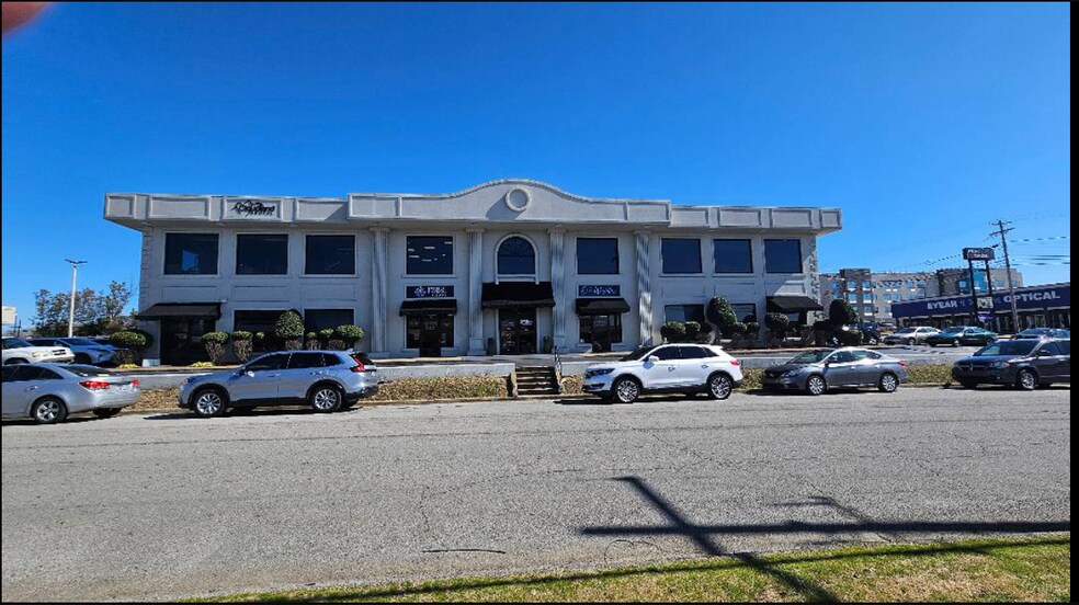 7003 Shallowford Rd, Chattanooga, TN à vendre - Photo de l’immeuble – Image 2 sur 32
