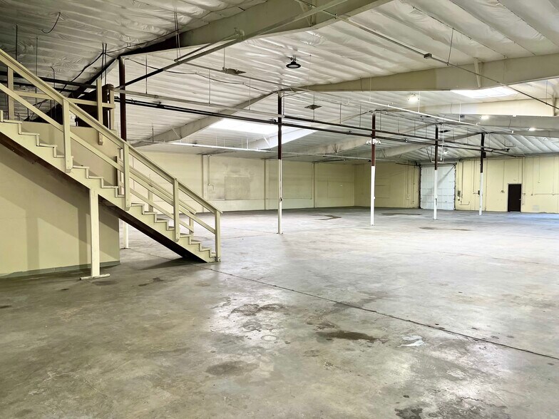 3265 E 59th St, Long Beach, CA à vendre - Photo intérieure – Image 2 sur 9